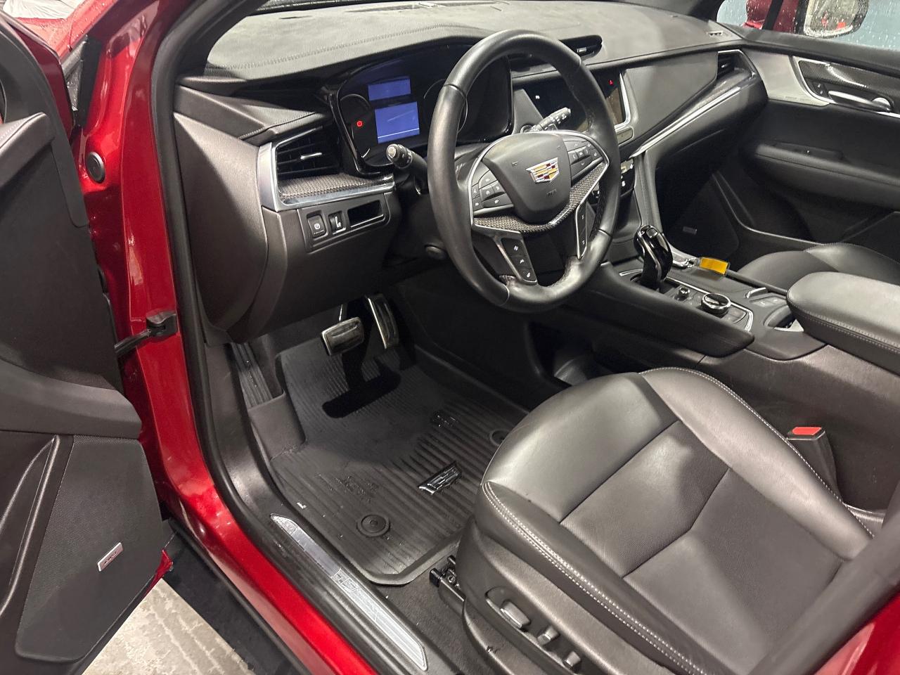 2023 Cadillac XT5 SPORT AWD + Sunroof + Navi + 1 Owner + Low Kms Photo