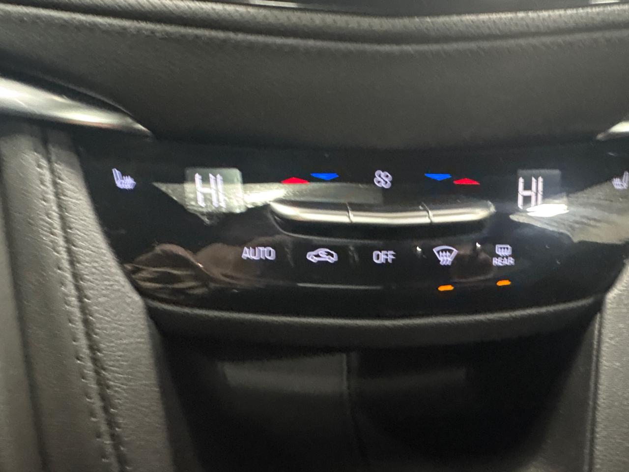 2023 Cadillac XT5 SPORT AWD + Sunroof + Navi + 1 Owner + Low Kms Photo