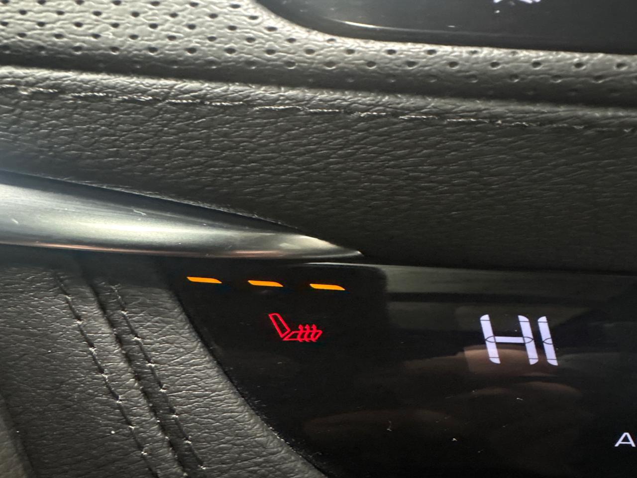 2023 Cadillac XT5 SPORT AWD + Sunroof + Navi + 1 Owner + Low Kms Photo