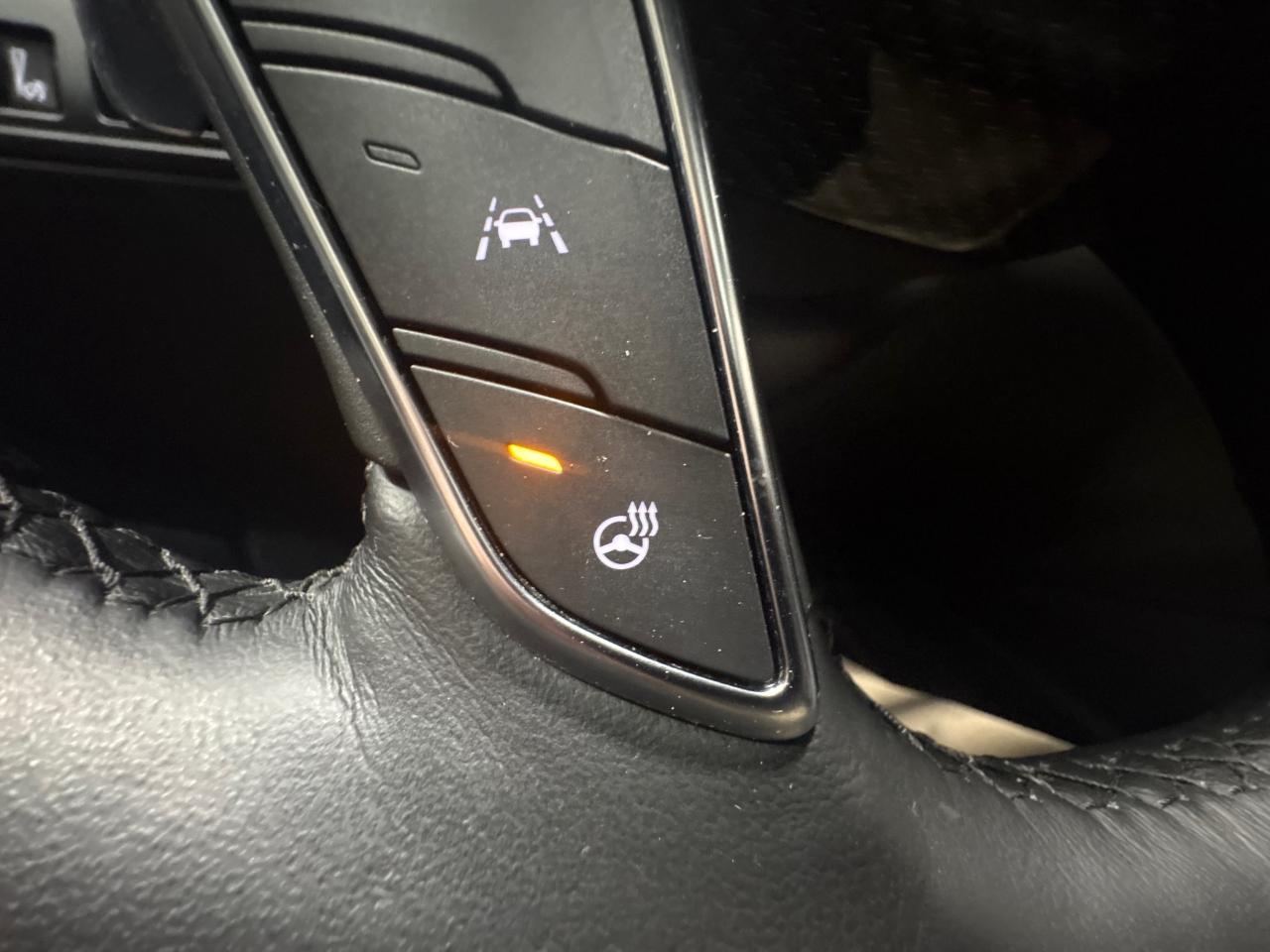 2023 Cadillac XT5 SPORT AWD + Sunroof + Navi + 1 Owner + Low Kms Photo