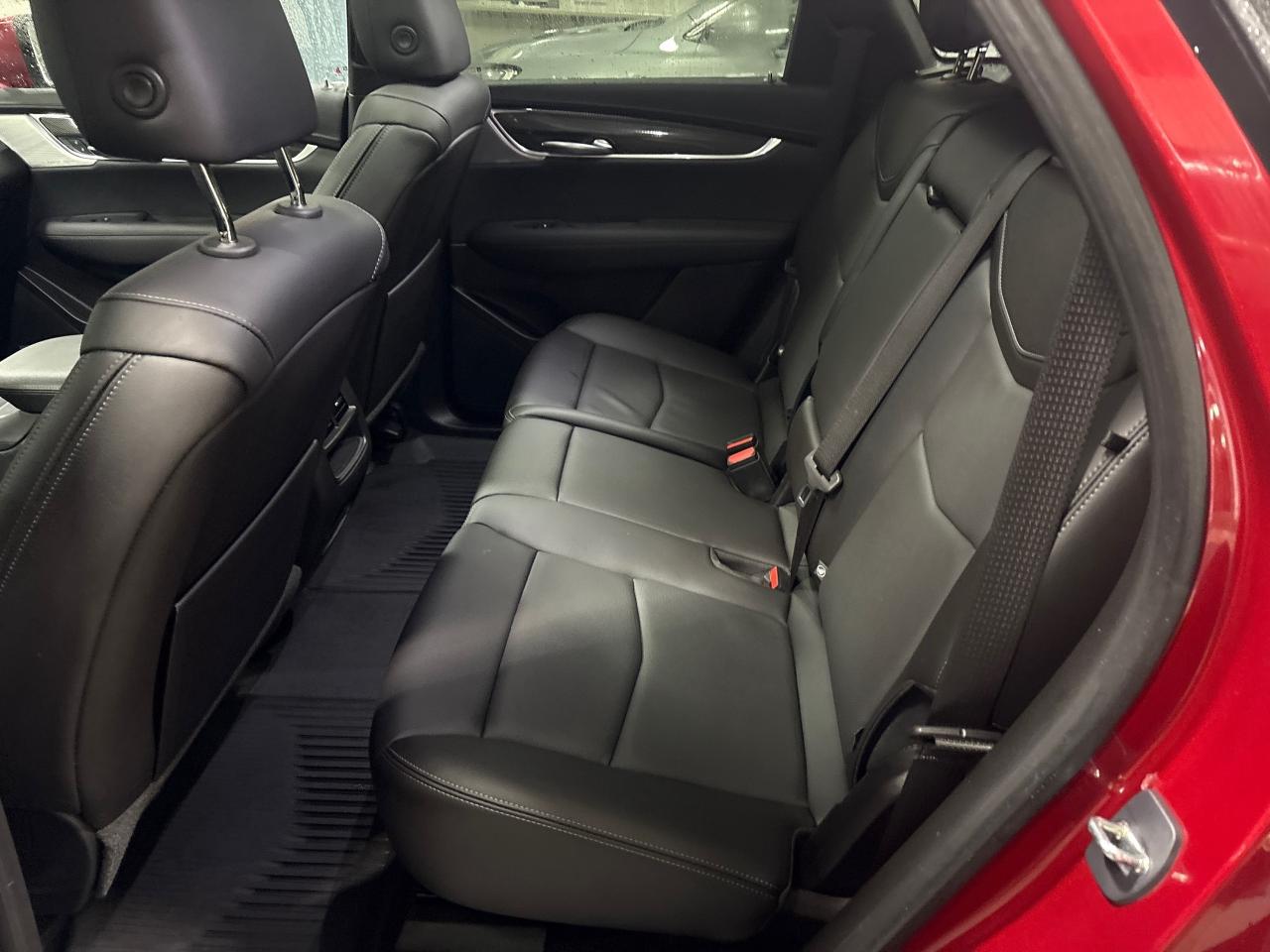 2023 Cadillac XT5 SPORT AWD + Sunroof + Navi + 1 Owner + Low Kms Photo