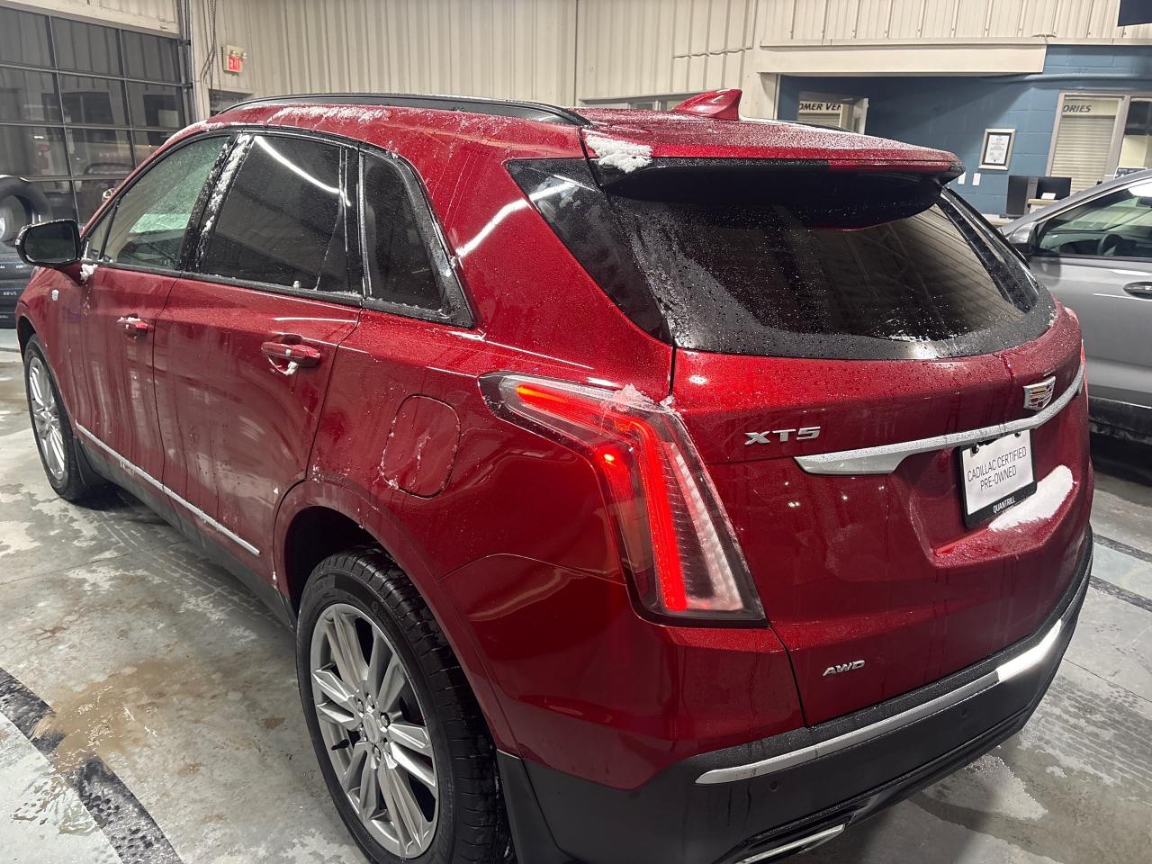 2023 Cadillac XT5 SPORT AWD + Sunroof + Navi + 1 Owner + Low Kms Photo