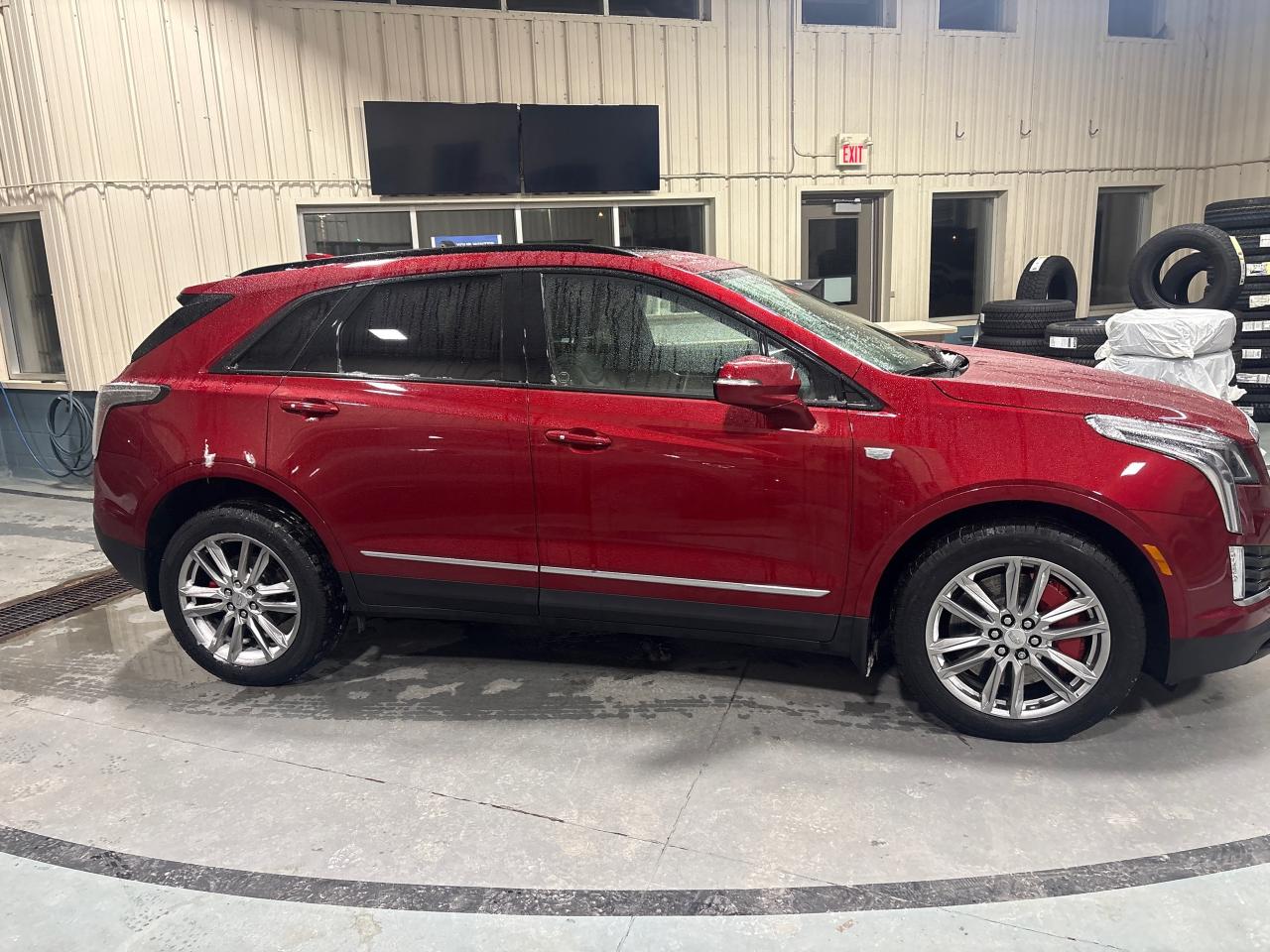 2023 Cadillac XT5 SPORT AWD + Sunroof + Navi + 1 Owner + Low Kms Photo