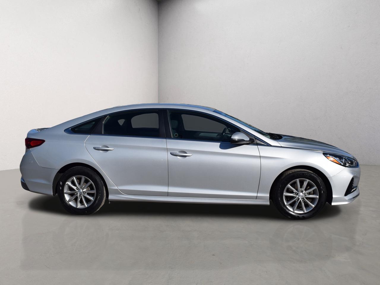 2019 Hyundai Sonata ESSENTIAL Photo3