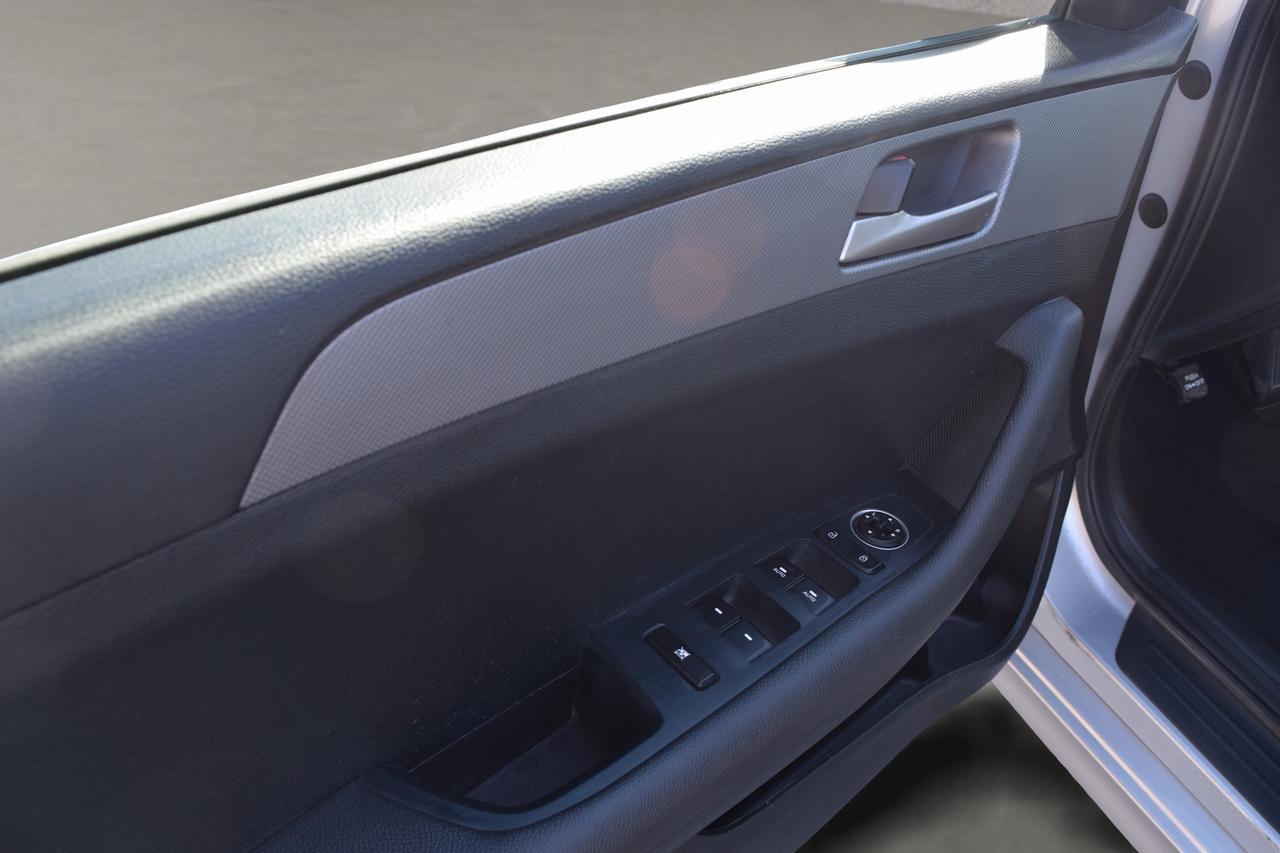 2019 Hyundai Sonata ESSENTIAL Photo