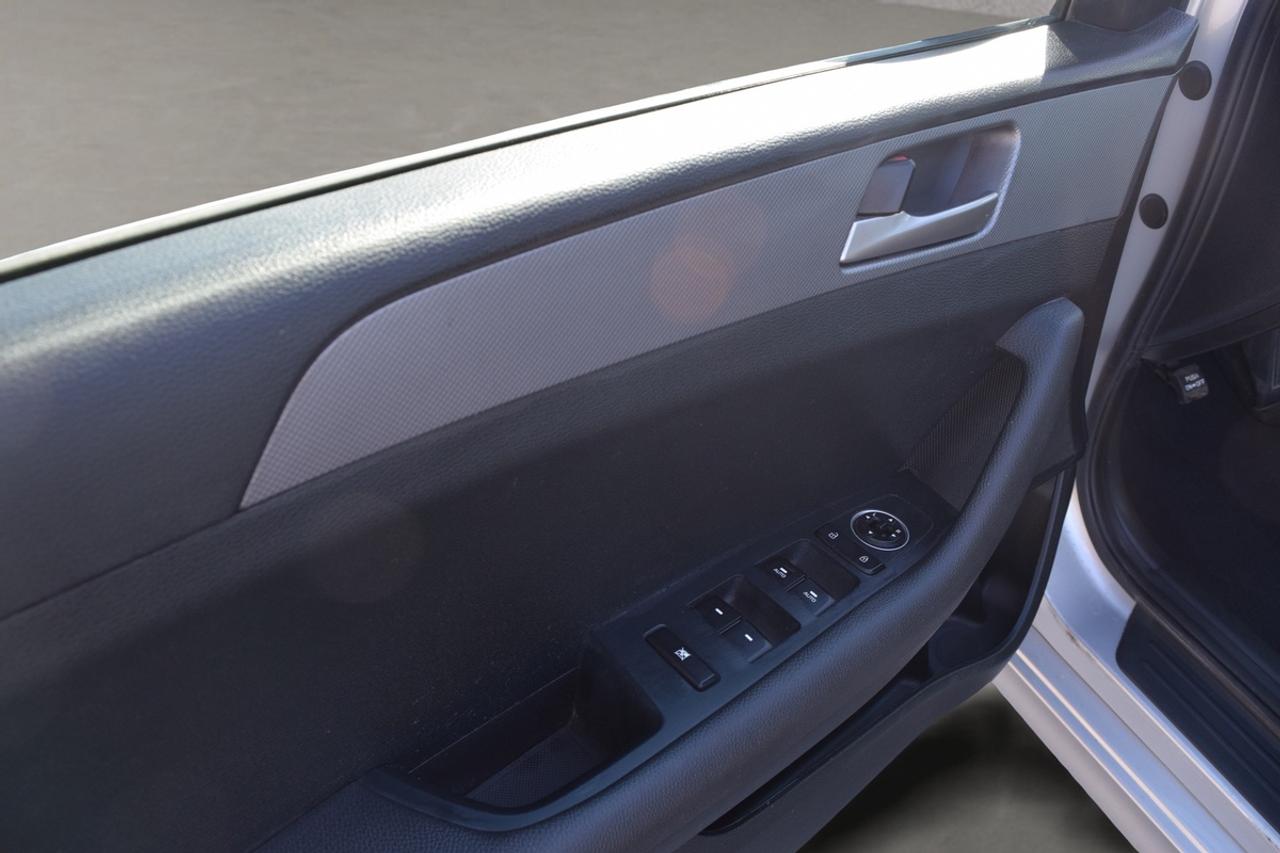 2019 Hyundai Sonata ESSENTIAL Photo