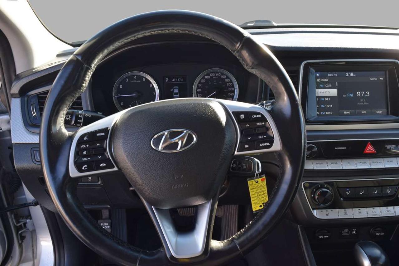 2019 Hyundai Sonata ESSENTIAL Photo