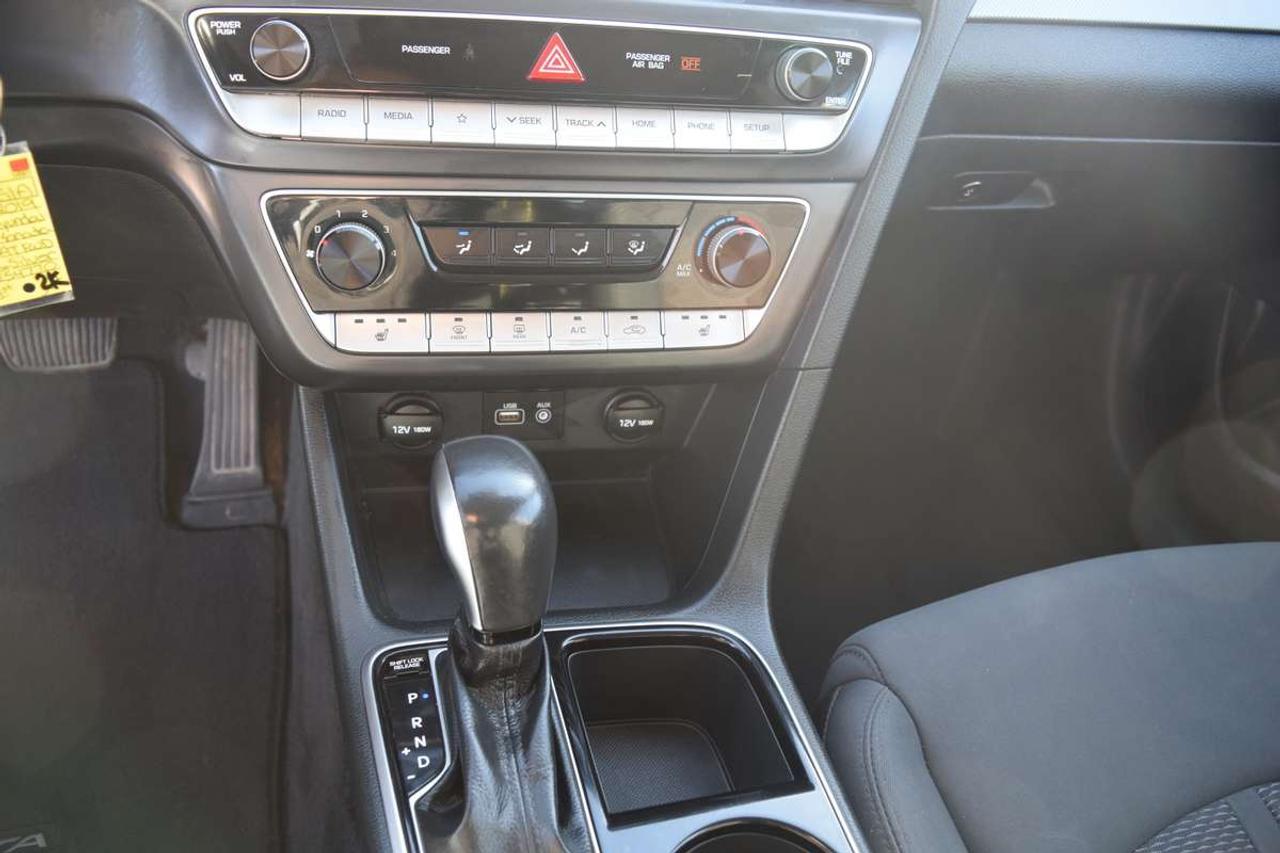 2019 Hyundai Sonata ESSENTIAL Photo