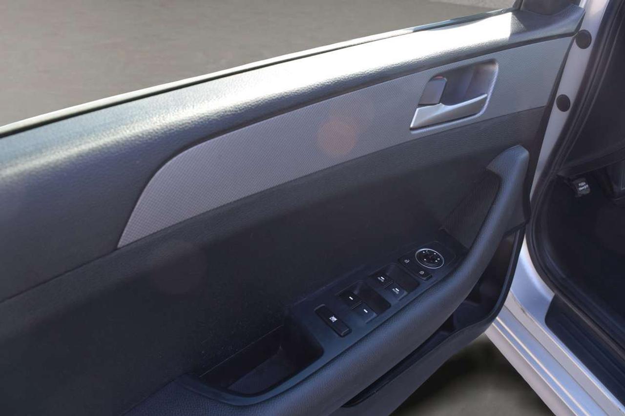 2019 Hyundai Sonata ESSENTIAL Photo