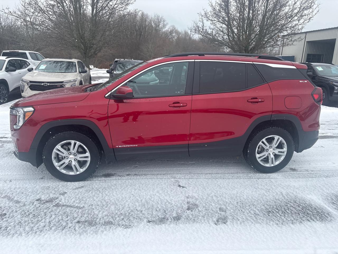 2024 GMC Terrain SLE AWD + Heated Seats +  NEW TIRES + 1 Owner Photo3