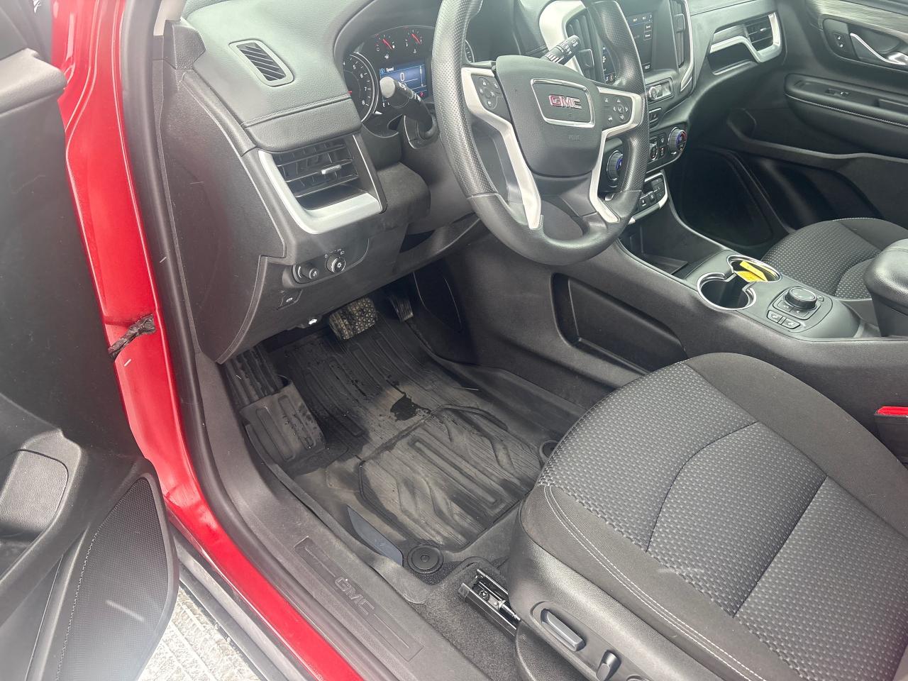 2024 GMC Terrain SLE AWD + Heated Seats +  NEW TIRES + 1 Owner Photo