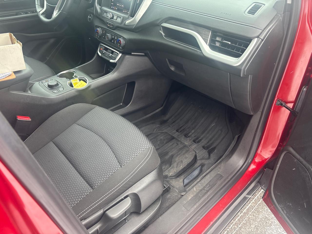 2024 GMC Terrain SLE AWD + Heated Seats +  NEW TIRES + 1 Owner Photo