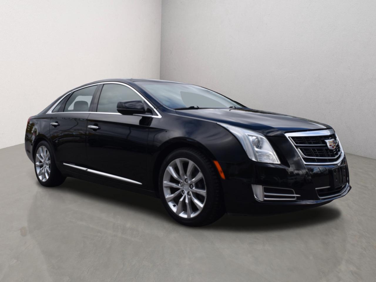 2016 Cadillac XTS Luxury Collection Photo2