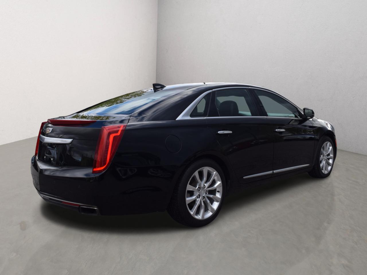 2016 Cadillac XTS Luxury Collection Photo