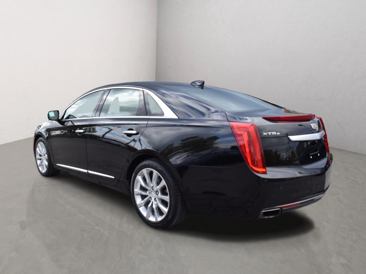 2016 Cadillac XTS Luxury Collection Photo