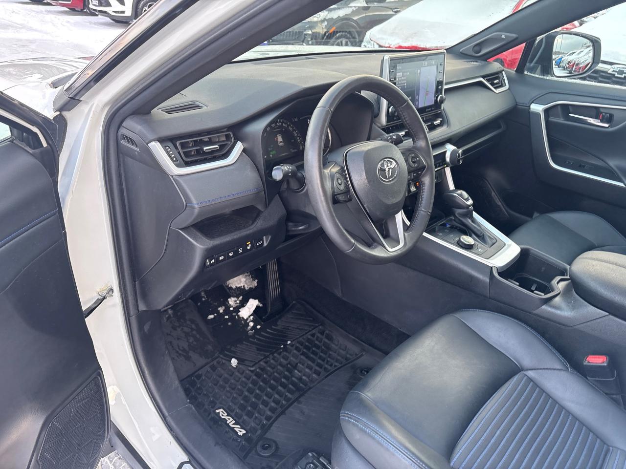 2022 Toyota RAV4 Hybrid Hybrid XSE AWD + Sunroof + Nav + Winters + 1 Owner Photo4