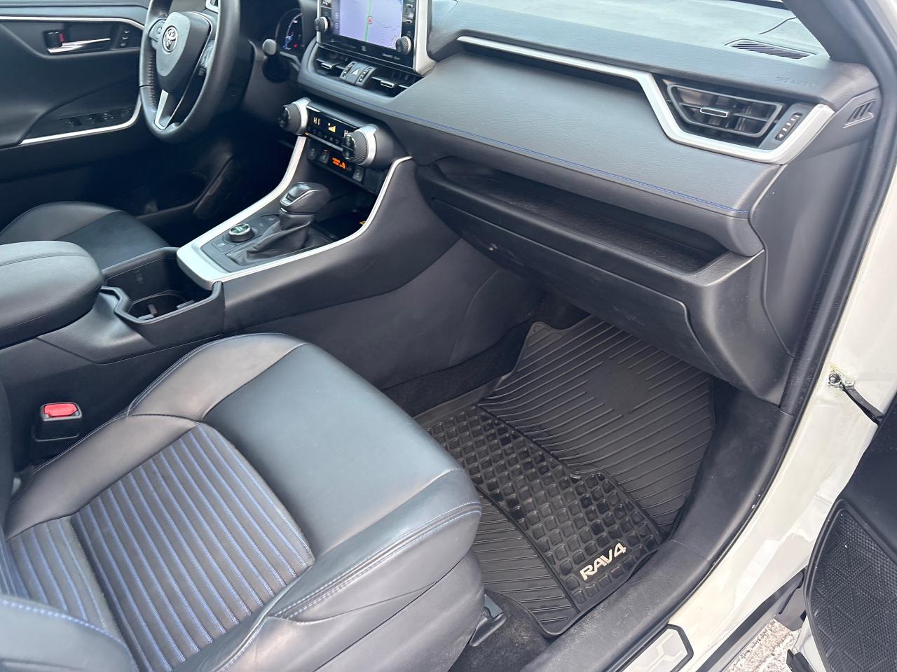 2022 Toyota RAV4 Hybrid Hybrid XSE AWD + Sunroof + Nav + Winters + 1 Owner Photo