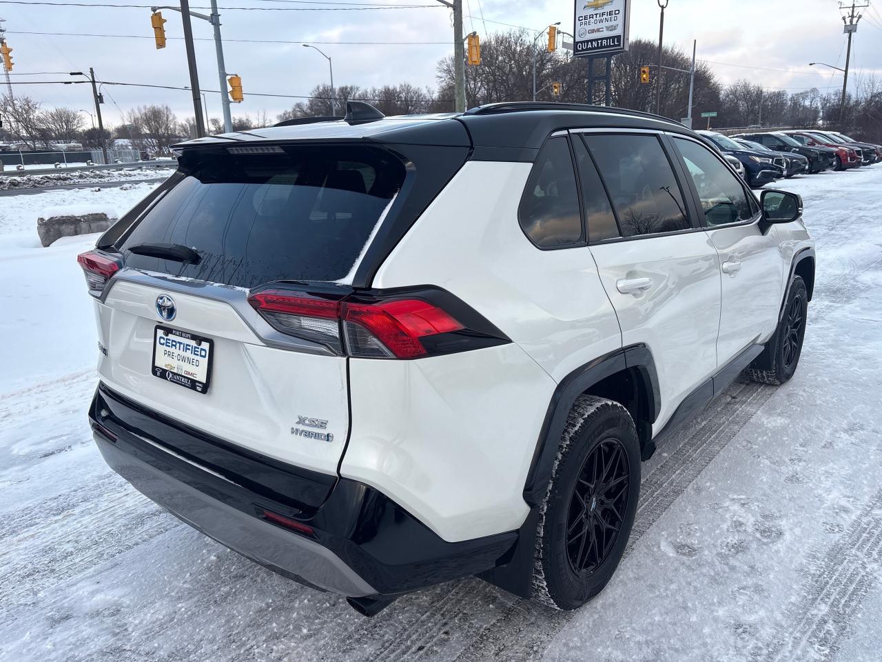 2022 Toyota RAV4 Hybrid Hybrid XSE AWD + Sunroof + Nav + Winters + 1 Owner Photo