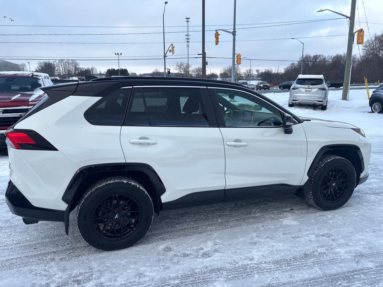 2022 Toyota RAV4 Hybrid Hybrid XSE AWD + Sunroof + Nav + Winters + 1 Owner Photo