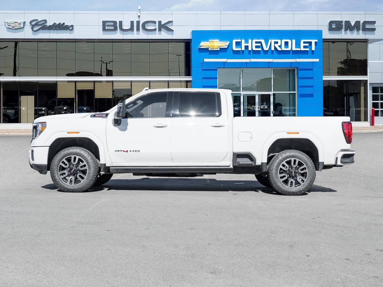 2023 GMC SIERRA 2500HD 4WD Crew Cab 159  AT4 Photo2