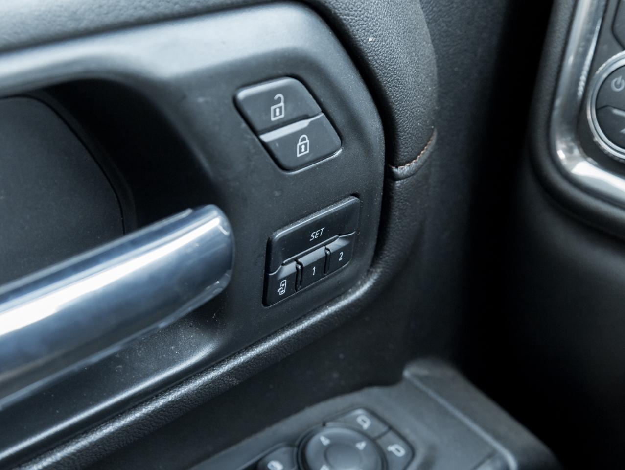 2023 GMC SIERRA 2500HD 4WD Crew Cab 159  AT4 Photo