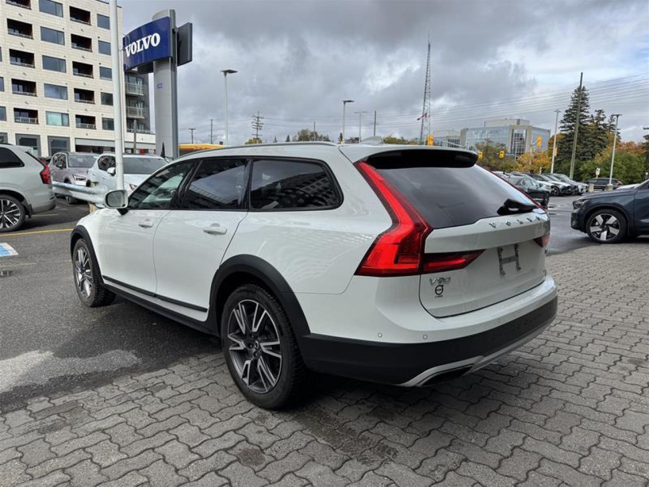2018 Volvo V90 Cross Country T5 AWD Photo2