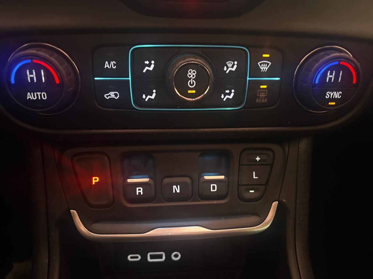 2021 GMC Terrain SLT AWD + Sunroof + Navi + 1 Owner Photo