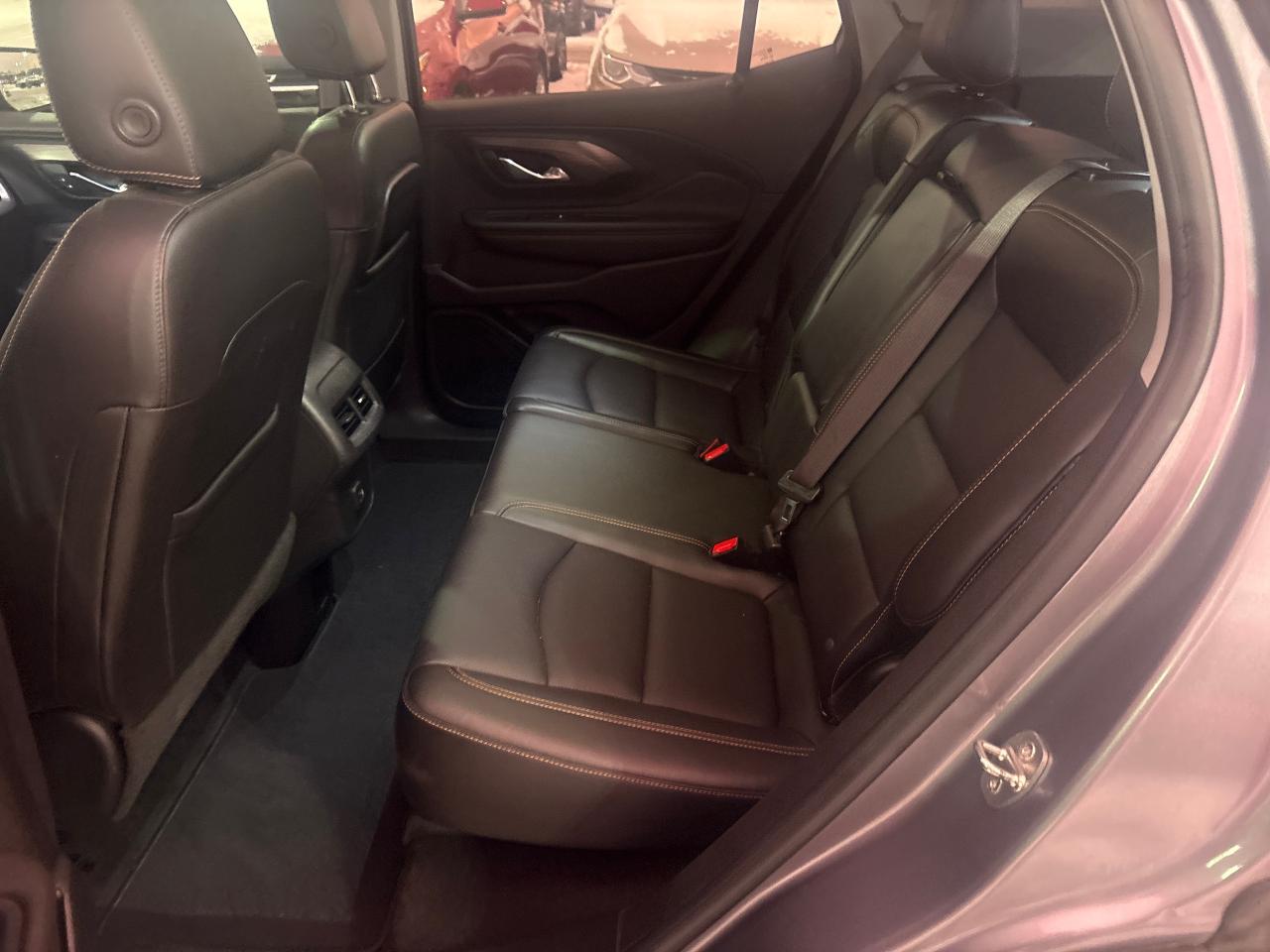 2021 GMC Terrain SLT AWD + Sunroof + Navi + 1 Owner Photo
