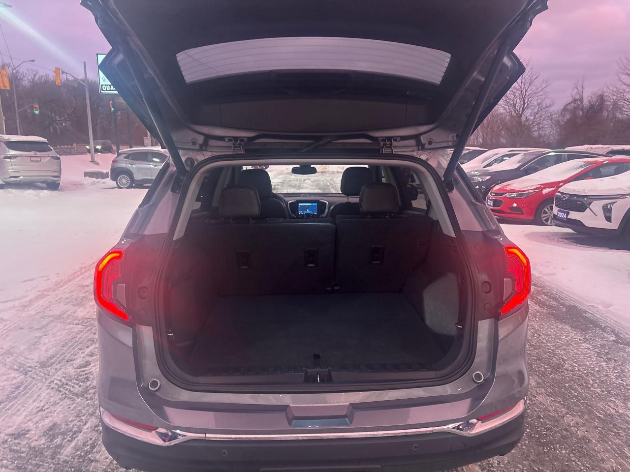 2021 GMC Terrain SLT AWD + Sunroof + Navi + 1 Owner Photo