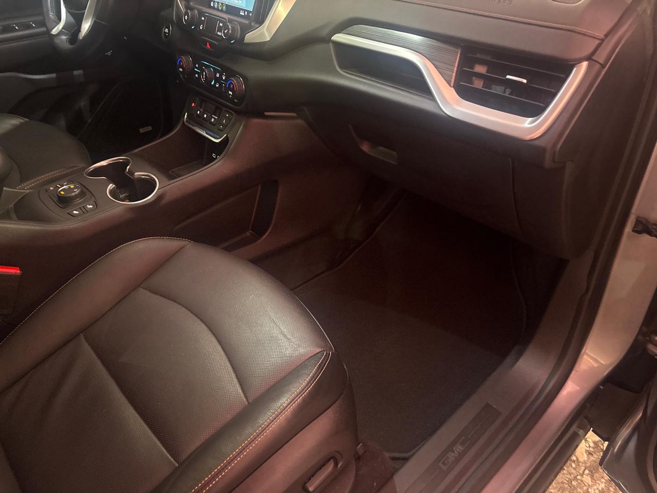 2021 GMC Terrain SLT AWD + Sunroof + Navi + 1 Owner Photo