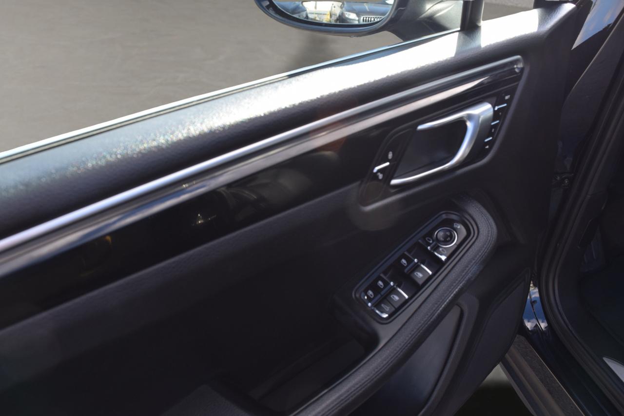 2015 Porsche Macan S Panoramic Sunroof Photo