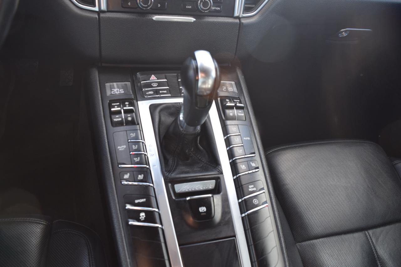 2015 Porsche Macan S Panoramic Sunroof Photo