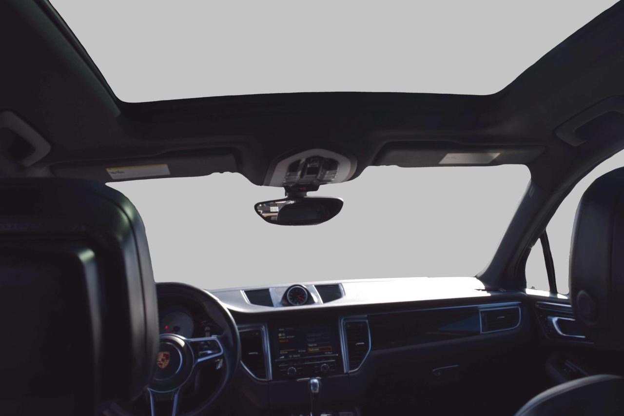 2015 Porsche Macan S Panoramic Sunroof Photo