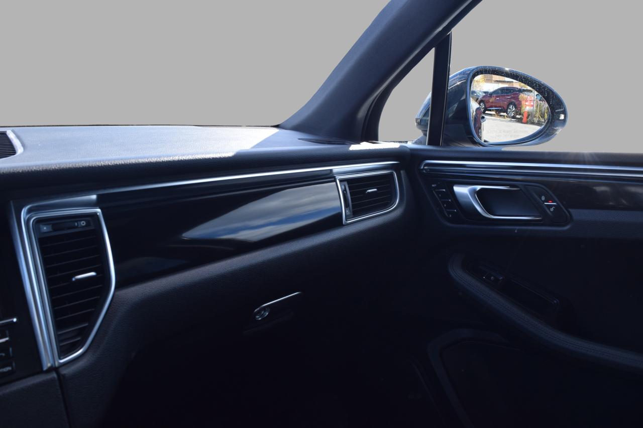 2015 Porsche Macan S Panoramic Sunroof Photo