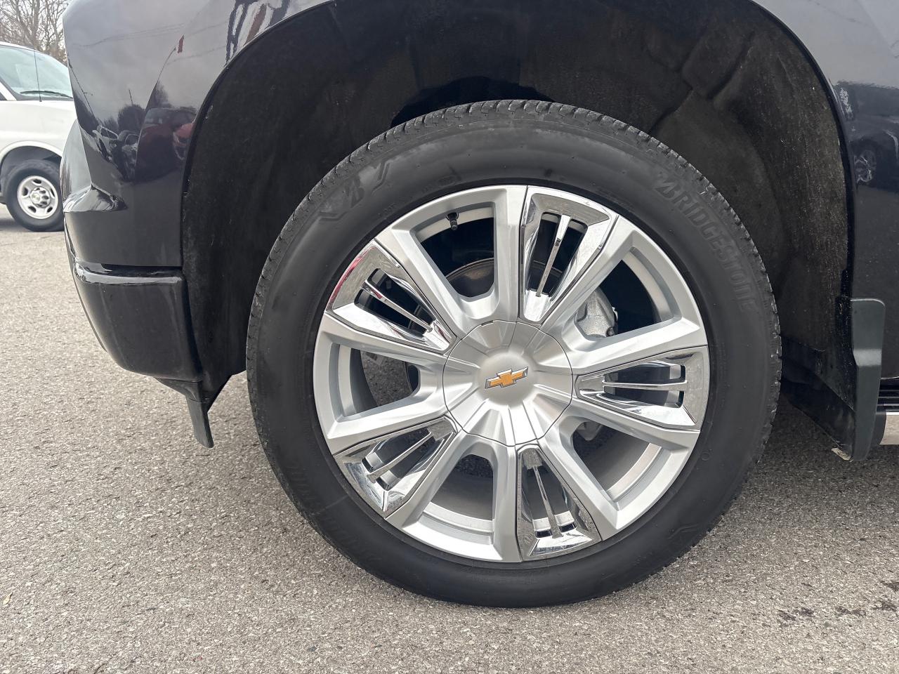 2023 Chevrolet Silverado 1500 High Country Crew + 6.2L + Premium Pkg  + 1` Owner Photo