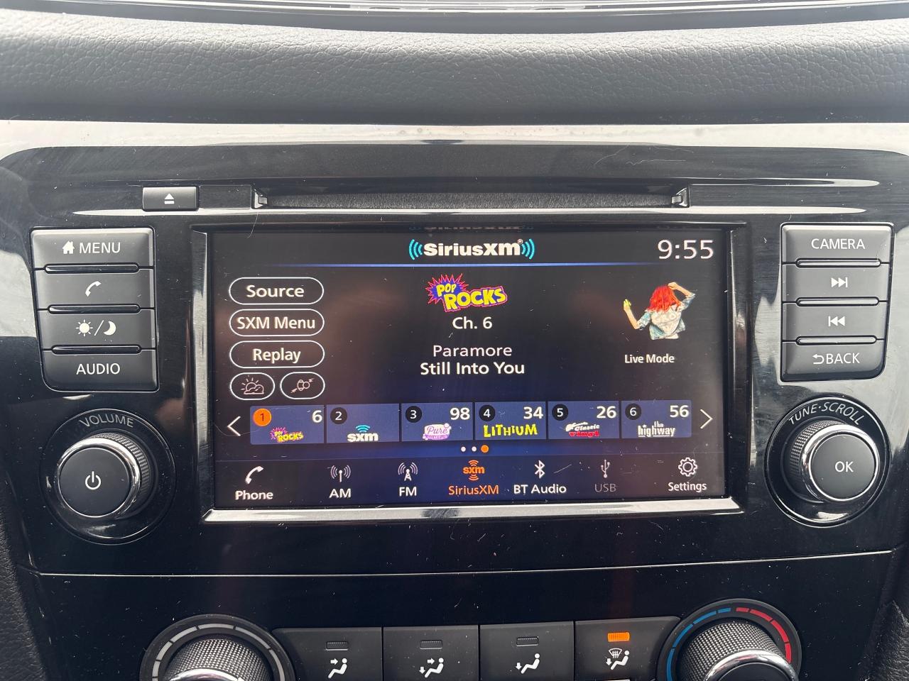 2020 Nissan Rogue S FWD + Heated Seats + Winters + 1 Owner Photo