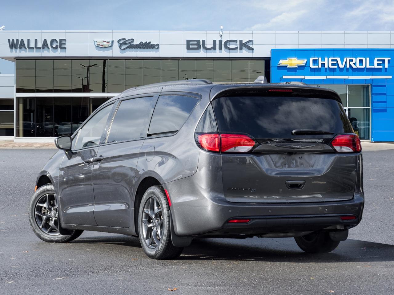 2019 Chrysler Pacifica Touring-L 2WD Photo4