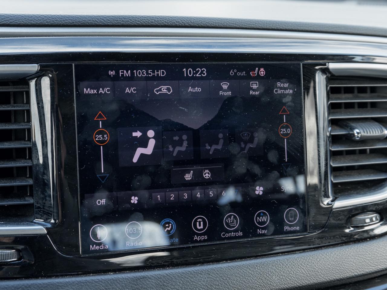 2019 Chrysler Pacifica Touring-L 2WD Photo