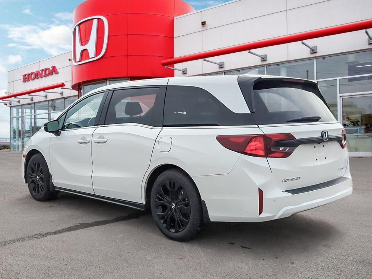 2025 Honda Odyssey Black Edition Photo3