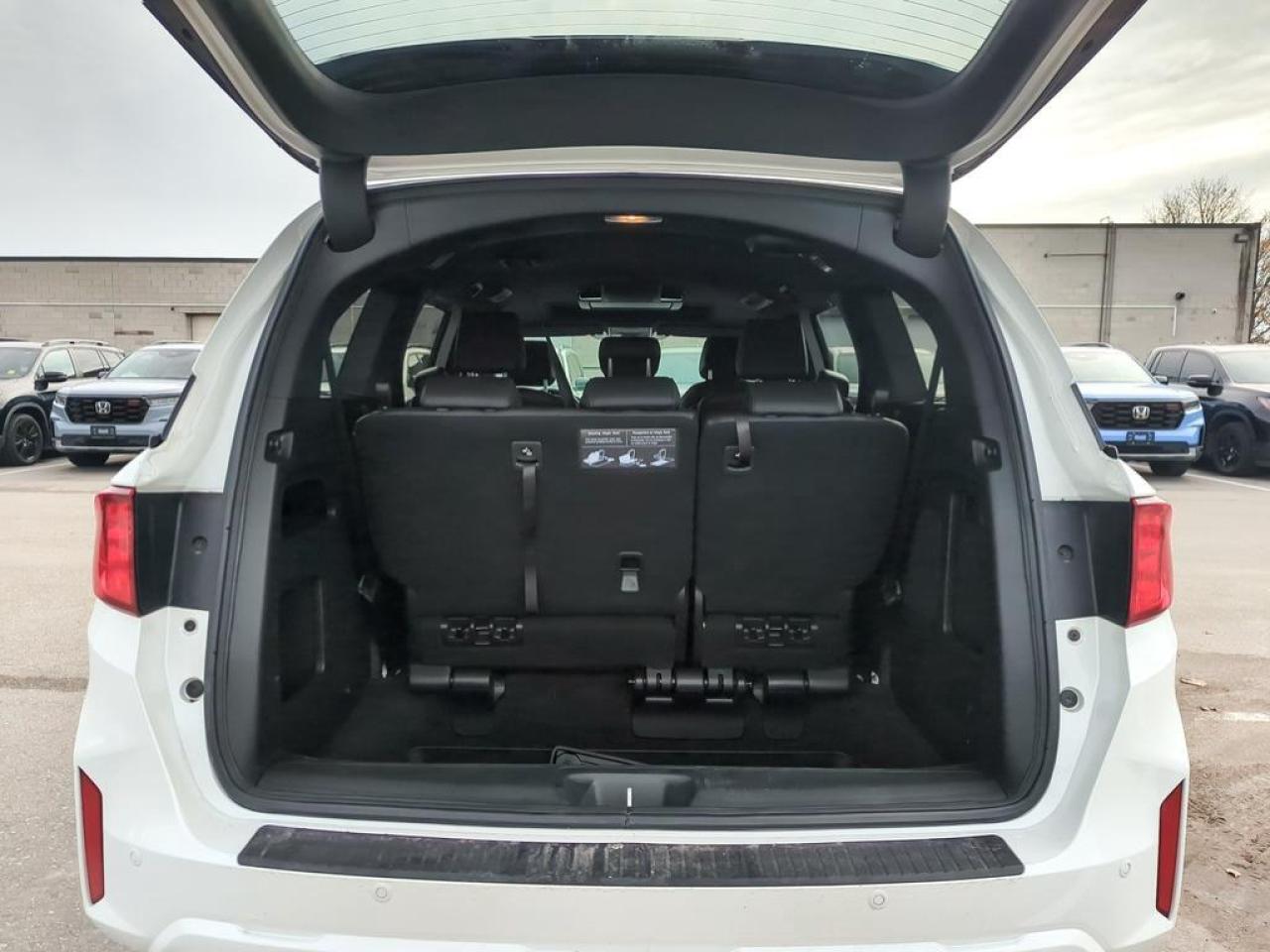 2025 Honda Odyssey Black Edition Photo