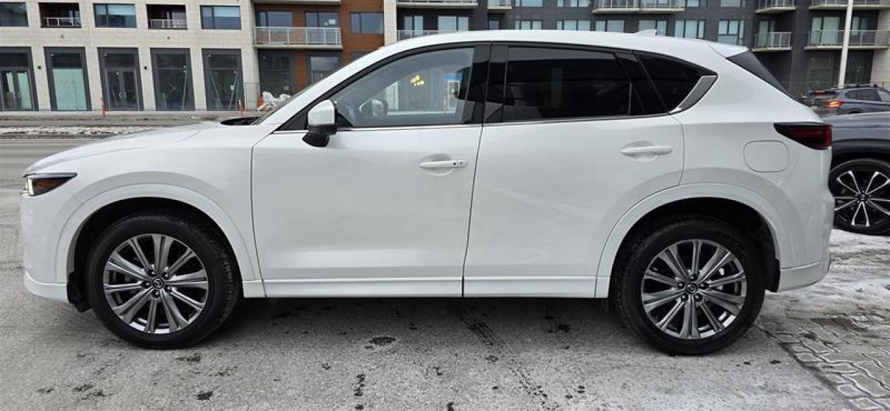 2024 Mazda CX-5 Signature AWD at Photo2
