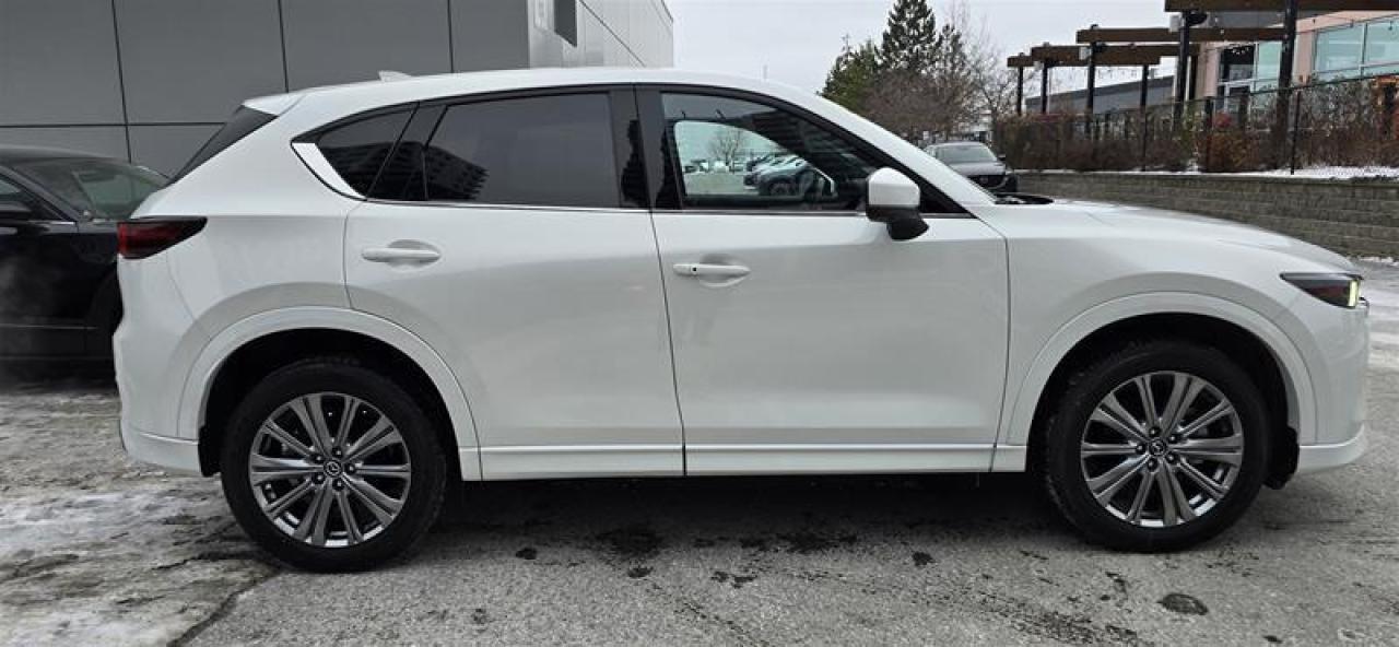 2024 Mazda CX-5 Signature AWD at Photo