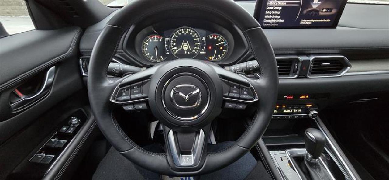 2024 Mazda CX-5 Signature AWD at Photo