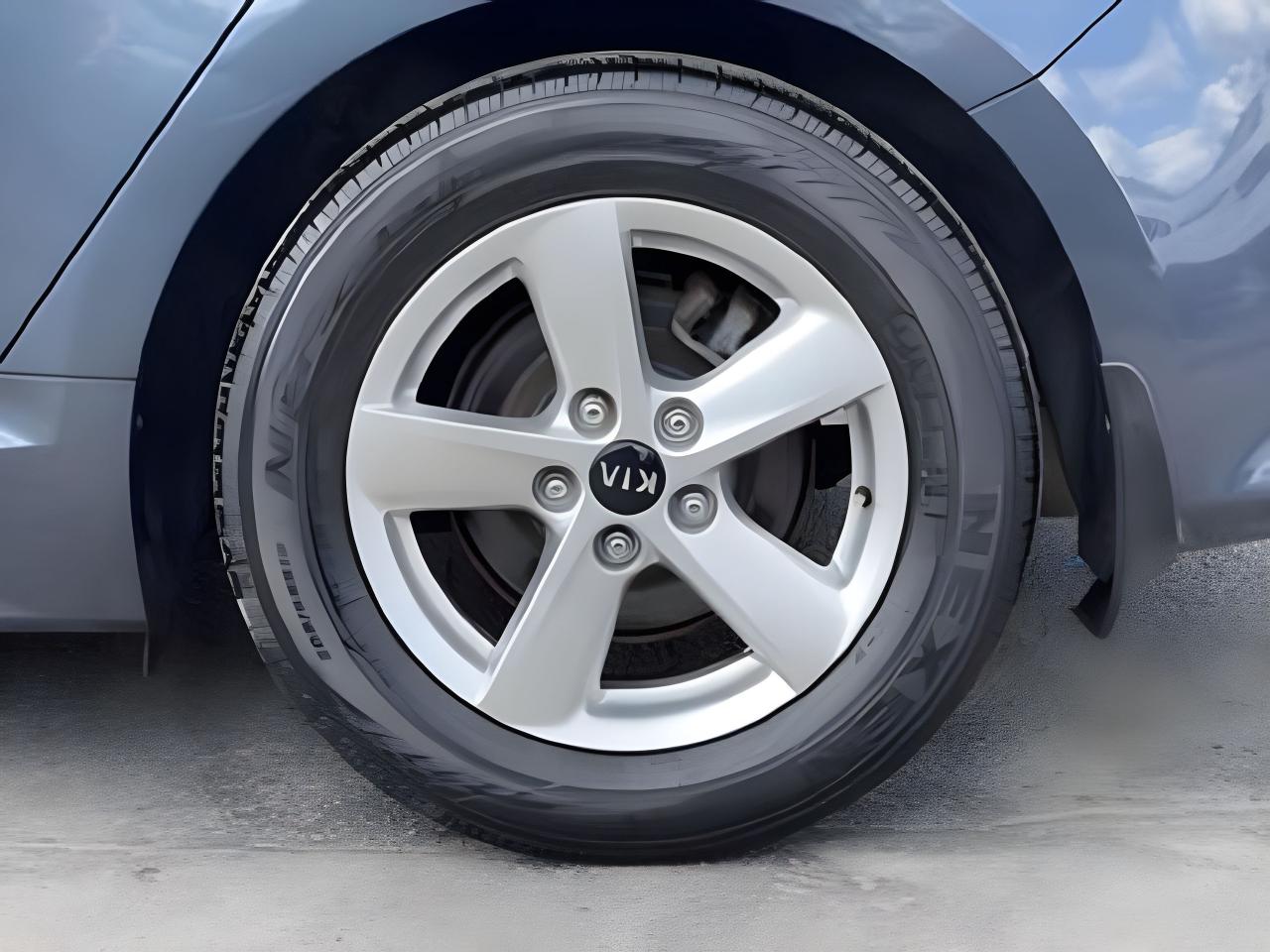 2015 Kia Optima POWER & HEATED SEATS CLEAN! WE FINANCE ALL CREDIT! Photo