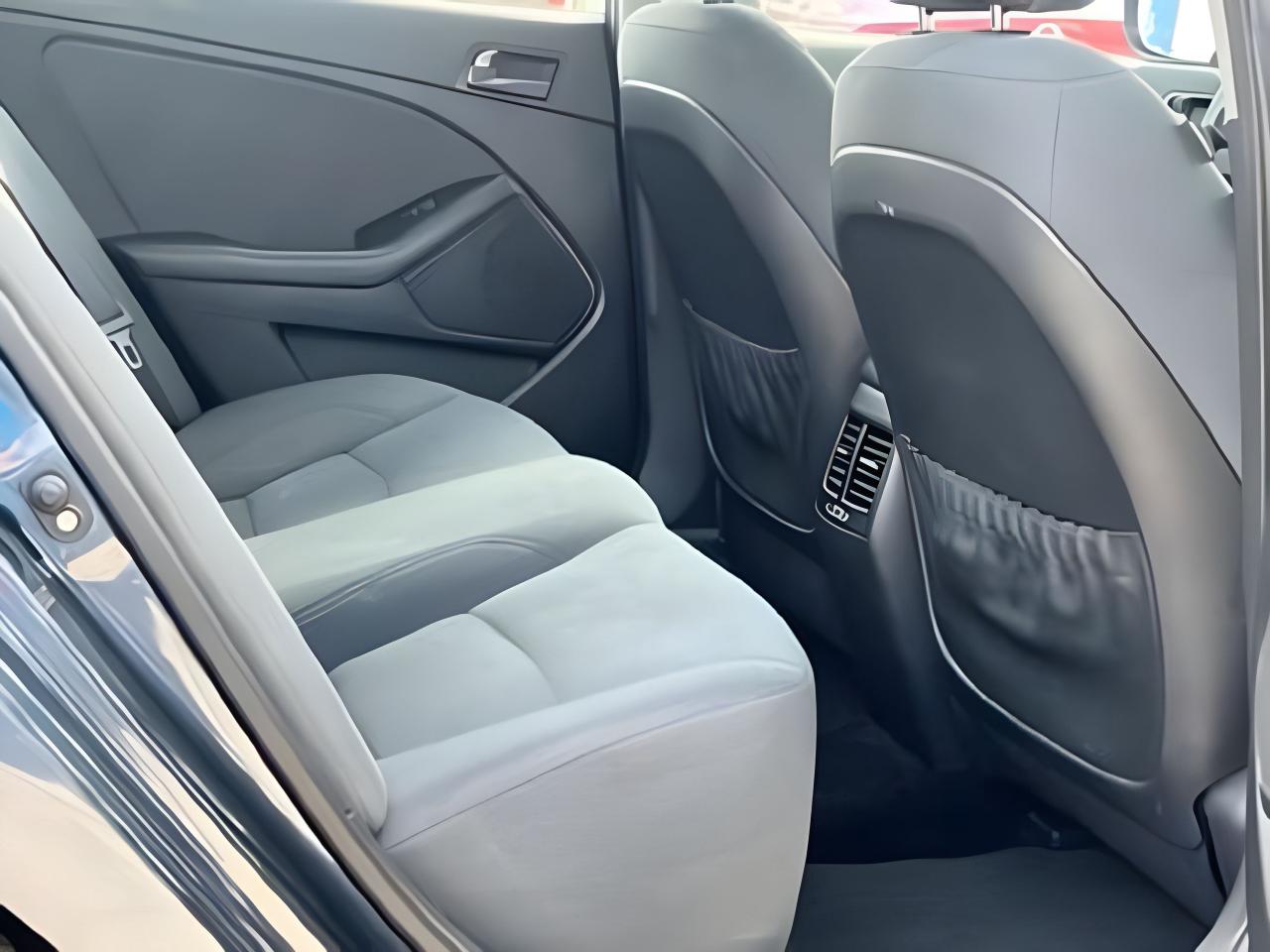 2015 Kia Optima POWER & HEATED SEATS CLEAN! WE FINANCE ALL CREDIT! Photo