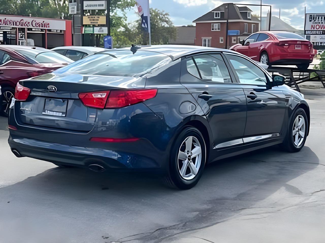 2015 Kia Optima POWER & HEATED SEATS CLEAN! WE FINANCE ALL CREDIT! Photo4