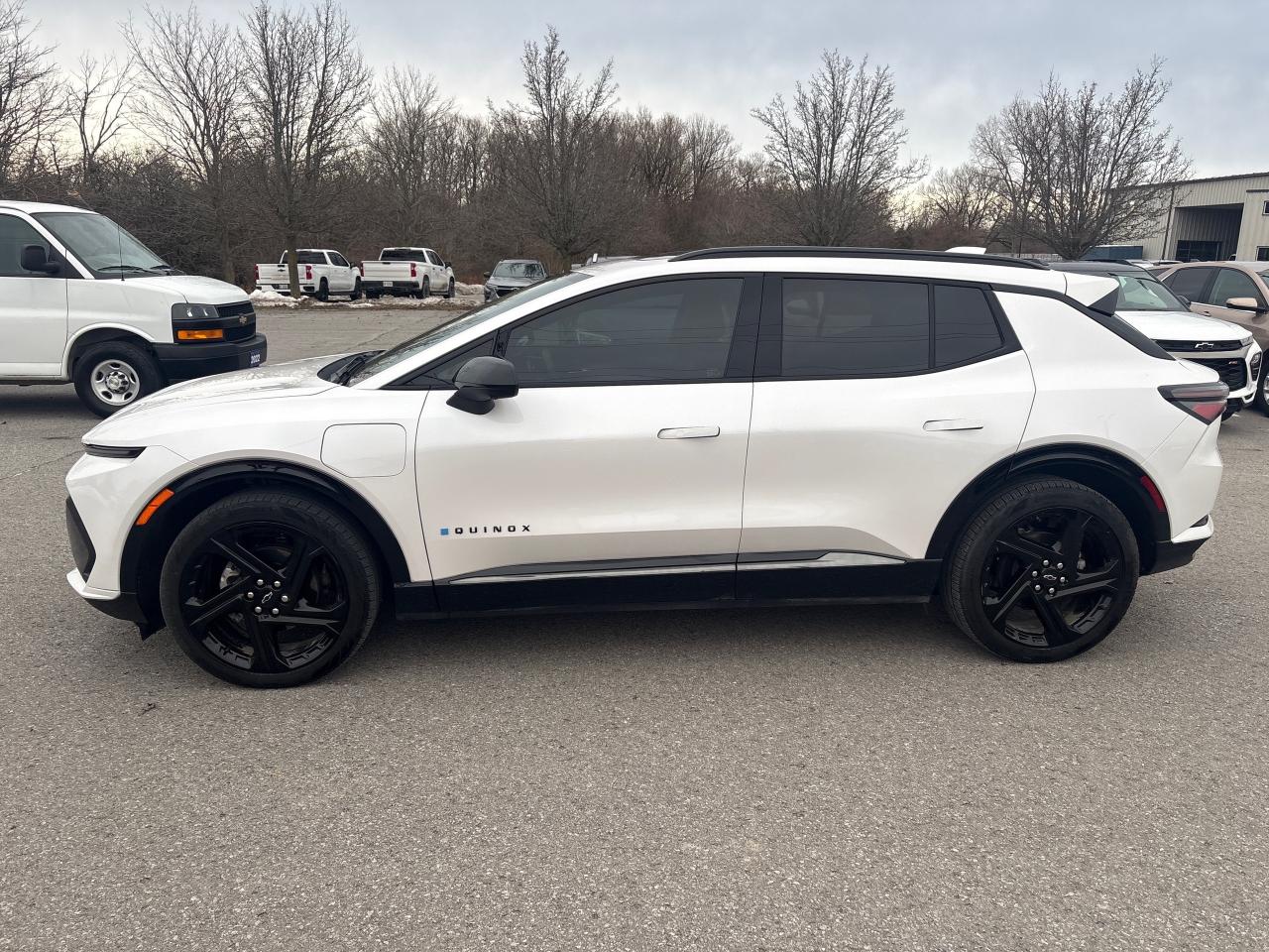 2025 Chevrolet Equinox EV RS FWD + Heated Seats + Sunroof  + 1 Owner Photo3