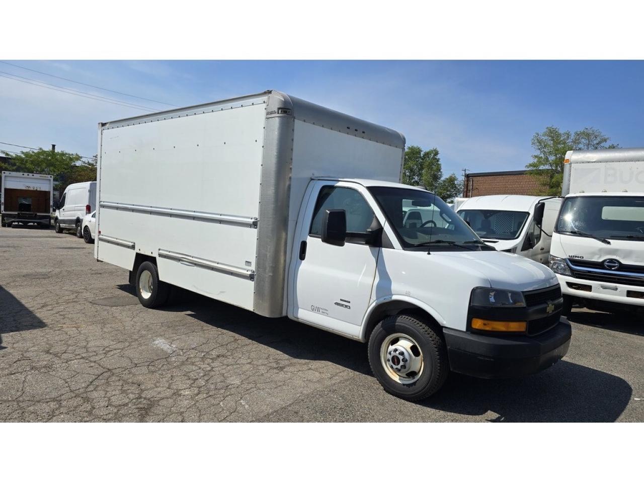 2019 Chevrolet Express G4500 16Ft Box - V8 Gasoline Photo4