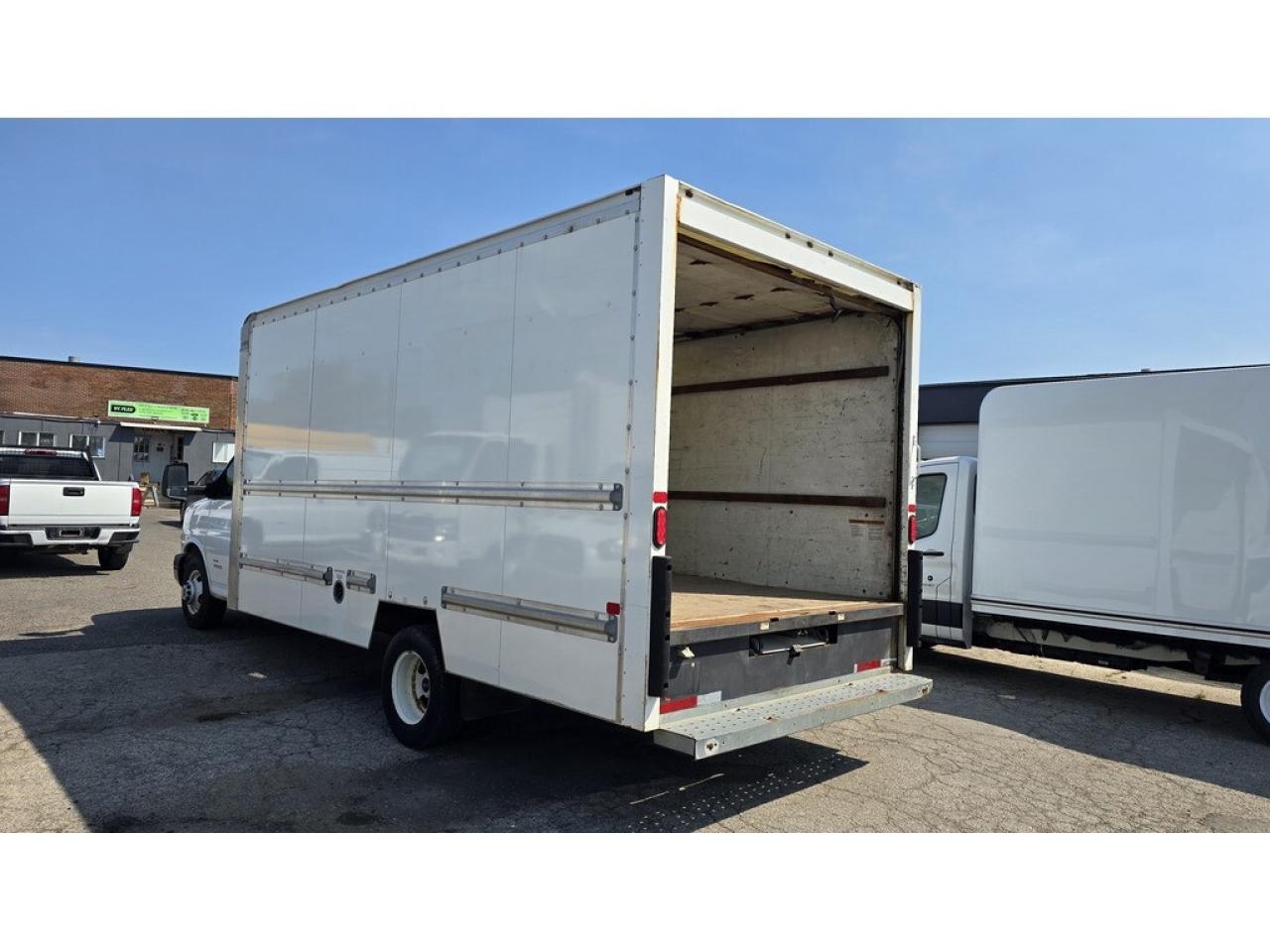 2019 Chevrolet Express G4500 16Ft Box - V8 Gasoline Photo