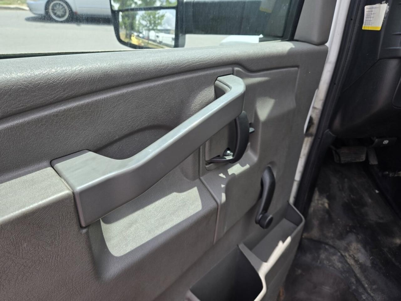 2019 Chevrolet Express G4500 16Ft Box - V8 Gasoline Photo